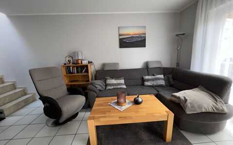 Möwennest: Tavolo, Mobilia, Divano, Cornice, Comfort, Legna, Divano Letto, Interior Design, Soggiorno, Pavimentazione