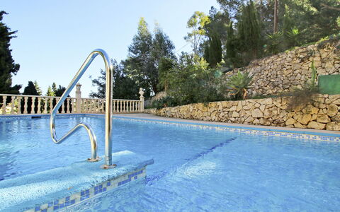 Richelieu: Cielo, Acqua, Risorse Idriche, Pianta, Albero, Manto Stradale, Asfalto, Piscina, Paesaggio Naturale, Erba