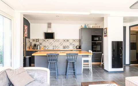 Aimé Bourdier: Controsoffitto, Tavolo, Mobilia, Cabinetry, Cucina, Elettrodomestico Da Cucina, Cucina Stufa, Scaffalature, Elettrodomestico, Legna