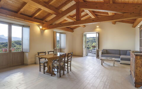 Castelnuovo di Garfagnana 648: Proprietà, Soffitto, Costruzione, Camera, Pavimento, Fascio, Casa, Interior Design, Immobiliare, Mobilia