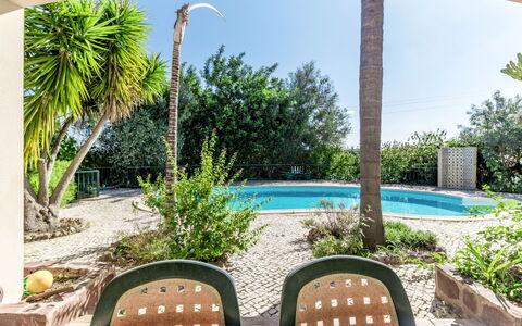 Monte Meco: Acqua, Pianta, Proprietà, Cielo, Piscina, Natura, Azzurro, Shade, Rettangolo, Illuminazione