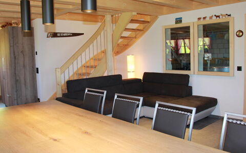 Alphaus Hasler: Divano, Soggiorno, Legna, Interior Design, Architettura, Pavimentazione, Pavimento, Divano Letto, Sala, Parete