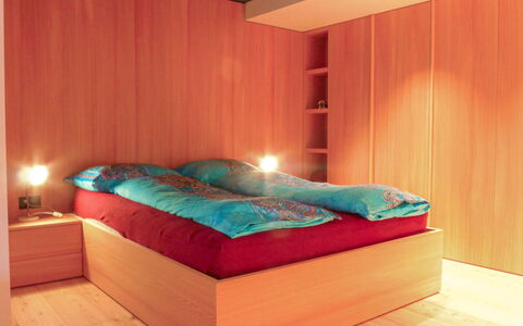 Armina: Parete, Legna, Interior Design, Camera Da Letto, Pavimentazione, Pavimento, Mobilia, Arancia, Camera, Letto