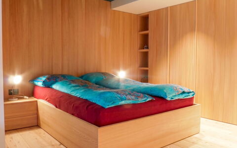 Armina: Parete, Legna, Interior Design, Camera Da Letto, Mobilia, Pavimentazione, Pavimento, Letto, Camera, Lenzuolo