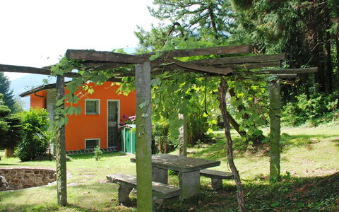 Castro 150: Albero, Botanica, Casa, Architettura, Pianta, Erba, Pergola, Costruzione, Paesaggio