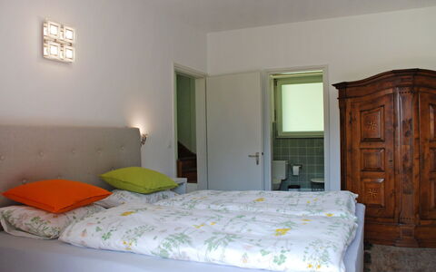 Castro 150: Camera Da Letto, Letto, Camera, Mobilia, Lenzuolo, Materasso, Proprietà, Telaio Del Letto, Bedding, Parete