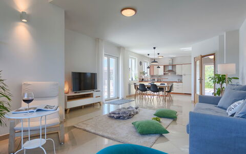 Eugen: Soggiorno, Camera, Mobilia, Interior Design, Proprietà, Costruzione, Verde, Tavolino Da Caffè, Casa, Tavolo