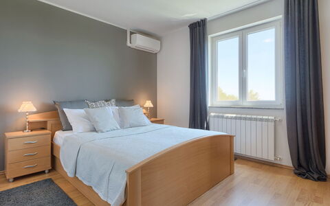 Eugen: Mobilia, Proprietà, Comfort, Legna, Costruzione, Azzurro, Shade, Finestra, Cabinetry
