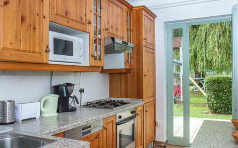 Sapphire: Cabinetry, Proprietà, Lavandino Della Cucina, Mobilia, Controsoffitto, Pianta, Lavello, Elettrodomestico Da Cucina, Cucina Stufa, Cucina