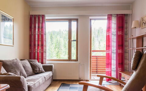 Ylläs Chalets A507: Mobilia, Interior Design, Pavimentazione, Pavimento, Legna, Camera, Tessile, Soggiorno, Divano, Soffitto