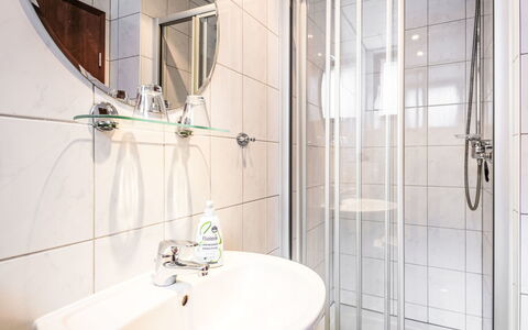 Schönecken 100: Rubinetto, Idraulico Fixture, Proprietà, Lavello, Bagno, Interior Design, Specchio, Lavandino Del Bagno