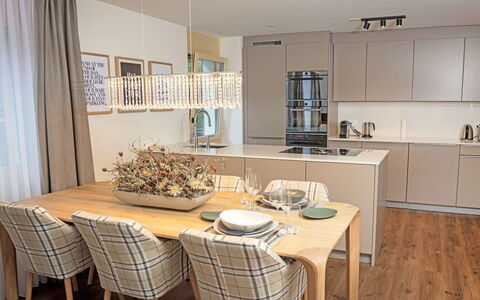Monazit: Camera, Mobilia, Proprietà, Sala Da Pranzo, Interior Design, Cucina, Costruzione, Cabinetry, Tavolo, Pavimento