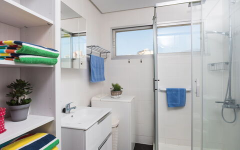 Carmen Vistamar: Bagno, Camera, Proprietà, Costruzione, Interior Design, Casa, Immobiliare, Soffitto, Architettura, Mobilia