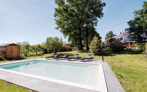 San Giacomo: Proprietà, Piscina, Casa, Casa, Immobiliare, Zona Residenziale, Backyard, Erba, Costruzione, Architettura