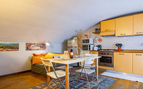 La Rondine (Luu280): Mobilia, Proprietà, Cabinetry, Tavolo, Controsoffitto, Sedia, Legna, Arancia, Interior Design, Costruzione