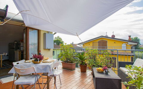 La Rondine (Luu280): Tavolo, Mobilia, Pianta, Sedia, Costruzione, Vaso Di Fiori, Cielo, Shade, Mobili Da Esterno, Architettura