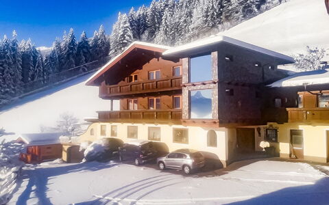 Fügen 450: Cielo, Neve, Costruzione, Giorno, Proprietà, Finestra, Nube, Auto, Albero, Casa