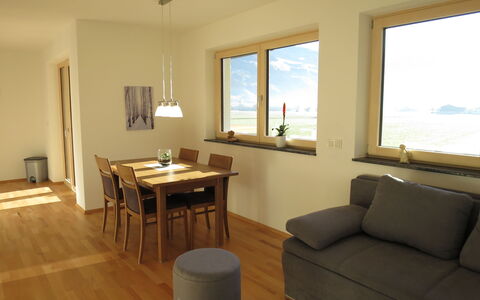 Zillertalblick: Tavolo, Mobilia, Proprietà, Costruzione, Finestra, Divano, Cornice, Legna, Illuminazione, Interior Design