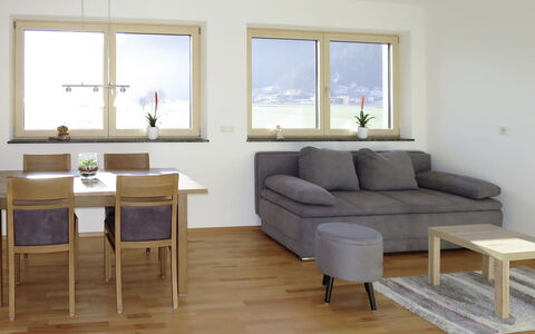 Zillertalblick: Mobilia, Camera, Pavimento, Soggiorno, Proprietà, Pavimento In Legno, Interior Design, Pavimento Laminato, Tavolo, Tavolino Da Caffè