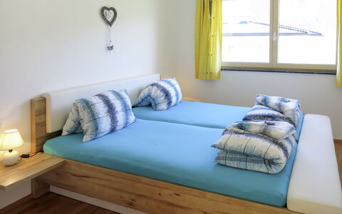 Zillertalblick: Mobilia, Camera Da Letto, Letto, Camera, Proprietà, Telaio Del Letto, Interior Design, Materasso, Pavimento, Bedding