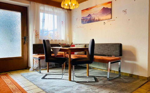 Gerlosblick: Mobilia, Sedia, Tavolo, Legna, Costruzione, Illuminazione, Interior Design, Pavimento, Pavimentazione, Finestra