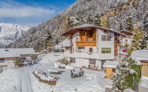 Ötz 150: Costruzione, Pianta, Neve, Cielo, Finestra, Montagna, Nube, Casa, Albero, Pendenza