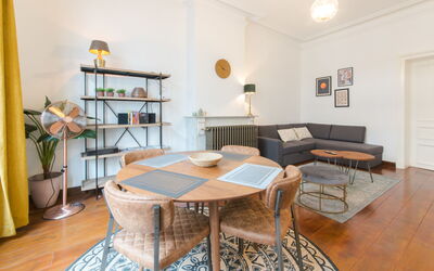 Kreef 450.2: Proprietà, Camera, Mobilia, Interior Design, Pavimento, Costruzione, Tavolo, Soggiorno, Casa, Immobiliare