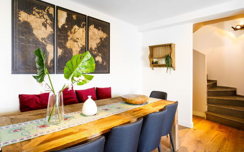 Creativo: Camera, Interior Design, Sala Da Pranzo, Proprietà, Mobilia, Costruzione, Tavolo, Soffitto, Parete, Pavimento