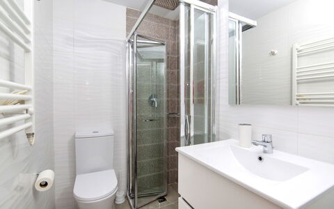 Calpe Beach i: Bagno, Proprietà, Camera, Interior Design, Immobiliare, Architettura, Piastrella, Rubinetto, Idraulico Fixture, Costruzione