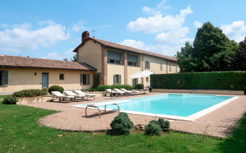 Marina: Proprietà, Casa, Costruzione, Piscina, Immobiliare, Casa, Zona Residenziale, Estate, Backyard, Villa