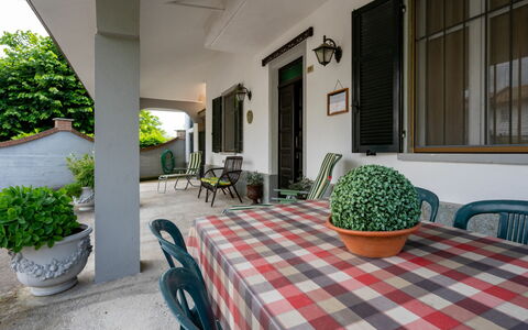 Casa della Peschiera: Pianta, Mobilia, Proprietà, Tavolo, Sedia, Vaso Di Fiori, Costruzione, Pianta Della Casa, Finestra, Illuminazione