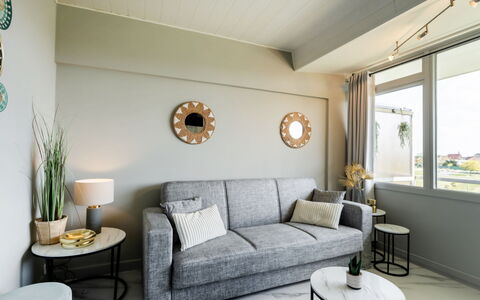De Haan 311: Mobilia, Interior Design, Pavimentazione, Divano, Parete, Pavimento, Soffitto, Legna, Soggiorno, Camera
