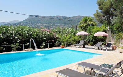 Vence 609: Acqua, Cielo, Proprietà, Piscina, Pianta, Azzurro, Albero, Sedia, Shade, Costruzione