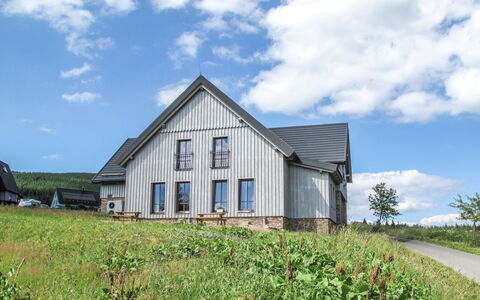 Na Pomezkách: Proprietà, Casa, Agriturismo, Casa, Cielo, Paesaggio Naturale, Azienda Agricola, Area Rurale, Costruzione, Lotto