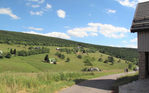 Na Pomezkách: Geografia Montane, Cielo, Erba, Highland, Proprietà, Collina, Montagna, Pascolo, Area Rurale, Casa