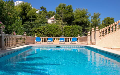 Villa Bellevue: Acqua, Cielo, Pianta, Piscina, Costruzione, Azzurro, Albero, Corpo D'Acqua, Tempo Libero, Rettangolo