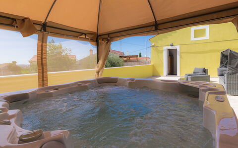 Evelina: Proprietà, Piscina, Vasca Idromassaggio, Immobiliare, Tempo Libero, Shade, Costruzione, Casa, Camera, Casa