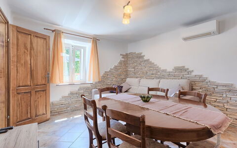 Evelina: Camera, Proprietà, Mobilia, Interior Design, Costruzione, Tavolo, Sala Da Pranzo, Immobiliare, Pavimento, Soffitto