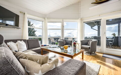 Sjøbuvågen: Legna, Casa, Casa, Soffitto, Divano, Villetta, Soggiorno, Porta, Latifoglie