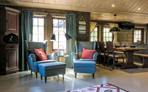 Prestebu: Mobilia, Proprietà, Sedia, Divano, Legna, Architettura, Interior Design, Soggiorno, Pavimento, Pavimentazione