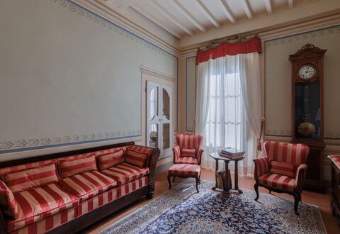 Appartamento Zefferini: Mobilia, Costruzione, Legna, Interior Design, Pavimentazione, Pavimento, Divano, Sedia, Orologio, Cornice