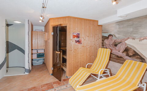 Mitteregg: Mobilia, Comfort, Legna, Illuminazione, Pavimento, Pavimentazione, Soggiorno, Latifoglie, Bracciolo, Immobiliare
