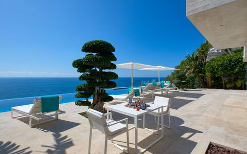 Emma on the Roc: Proprietà, Cielo, Immobiliare, Casa, Vacanza, Architettura, Azzurro, Costruzione, Mare, Ricorrere