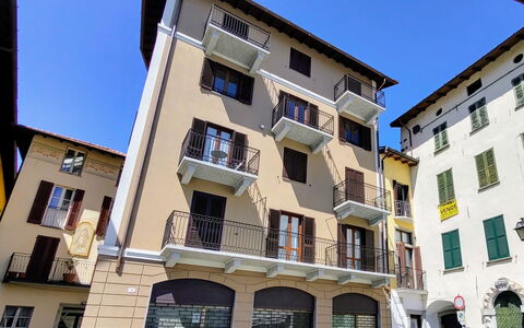 Relax: Costruzione, Cielo, Finestra, Auto, Urban Design, Condominio, Quartiere, Veicolo, Zona Residenziale