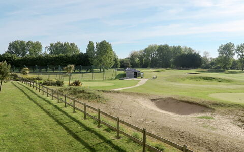 Frehel Cap Frehel 649: Stabilimento Sportivo, Lotto, Paesaggio Naturale, Pascolo, Erba, Pascolo, Area Rurale, Corso Di Golf, Albero, Landscaping