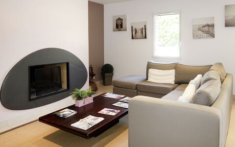 Cancale 648: Divano, Tavolo, Mobilia, Cornice, Comfort, Interior Design, Soggiorno, Divano Letto, Architettura, Pavimento