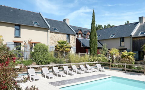 Cancale 648: Proprietà, Zona Residenziale, Casa, Casa, Piscina, Costruzione, Immobiliare, Backyard, Tetto, Villetta