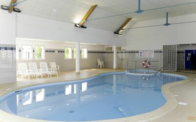 Azay-Le-Rideau 649: Acqua, Piscina, Pavimento, Ricreazione, Tempo Libero, Costruzione, Gli Sport, Materiale Composito, Giochi Al Coperto E Sport