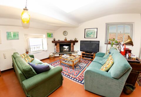 Sinidio: Soggiorno, Mobilia, Camera, Proprietà, Interior Design, Verde, Divano, Costruzione, Immobiliare, Tavolo