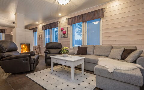 Pertunmaa 603: Mobilia, Legna, Interior Design, Pavimentazione, Divano, Soggiorno, Pavimento, Soffitto, Casa, Pavimento In Legno